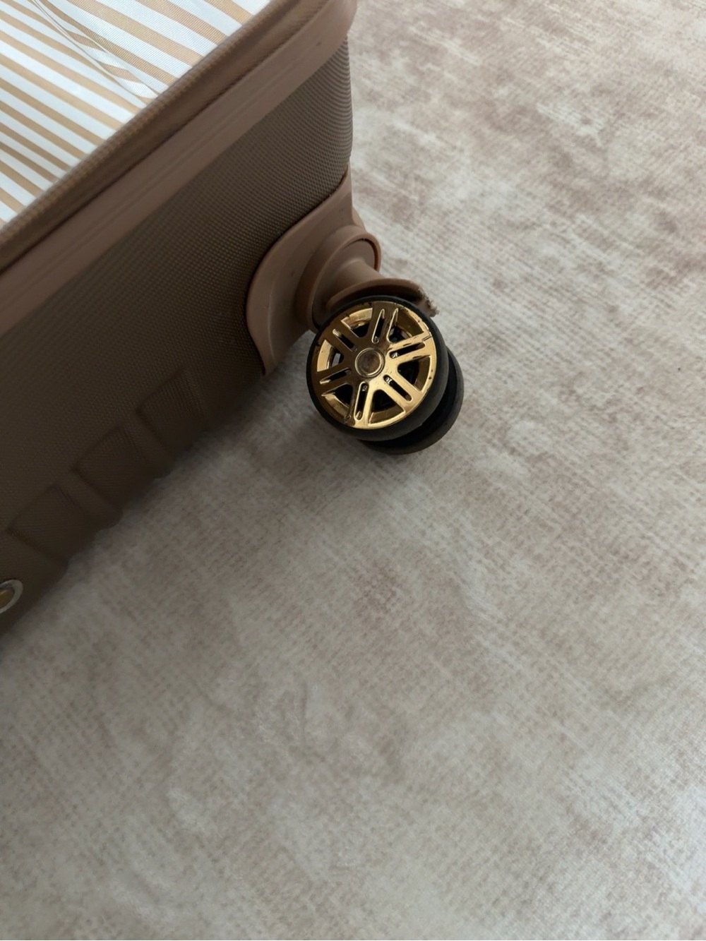 London Fog Metallic Bronze Carry-On Spinner Luggage - Picture 5 of 5